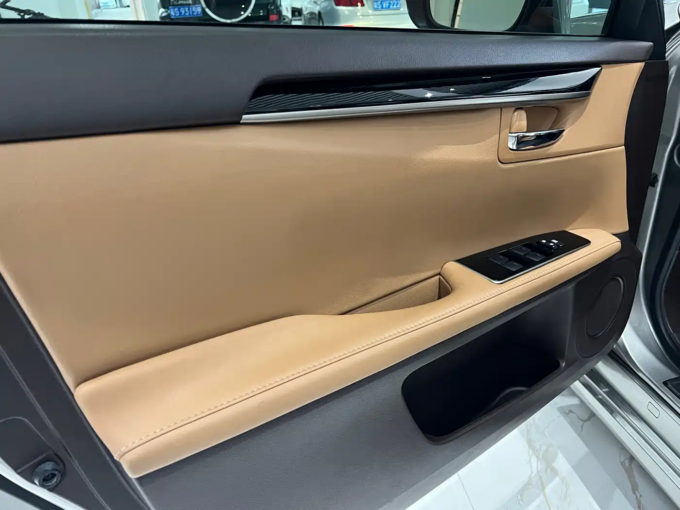 Lexus ES 2015 200 Elite Edition фото 18
