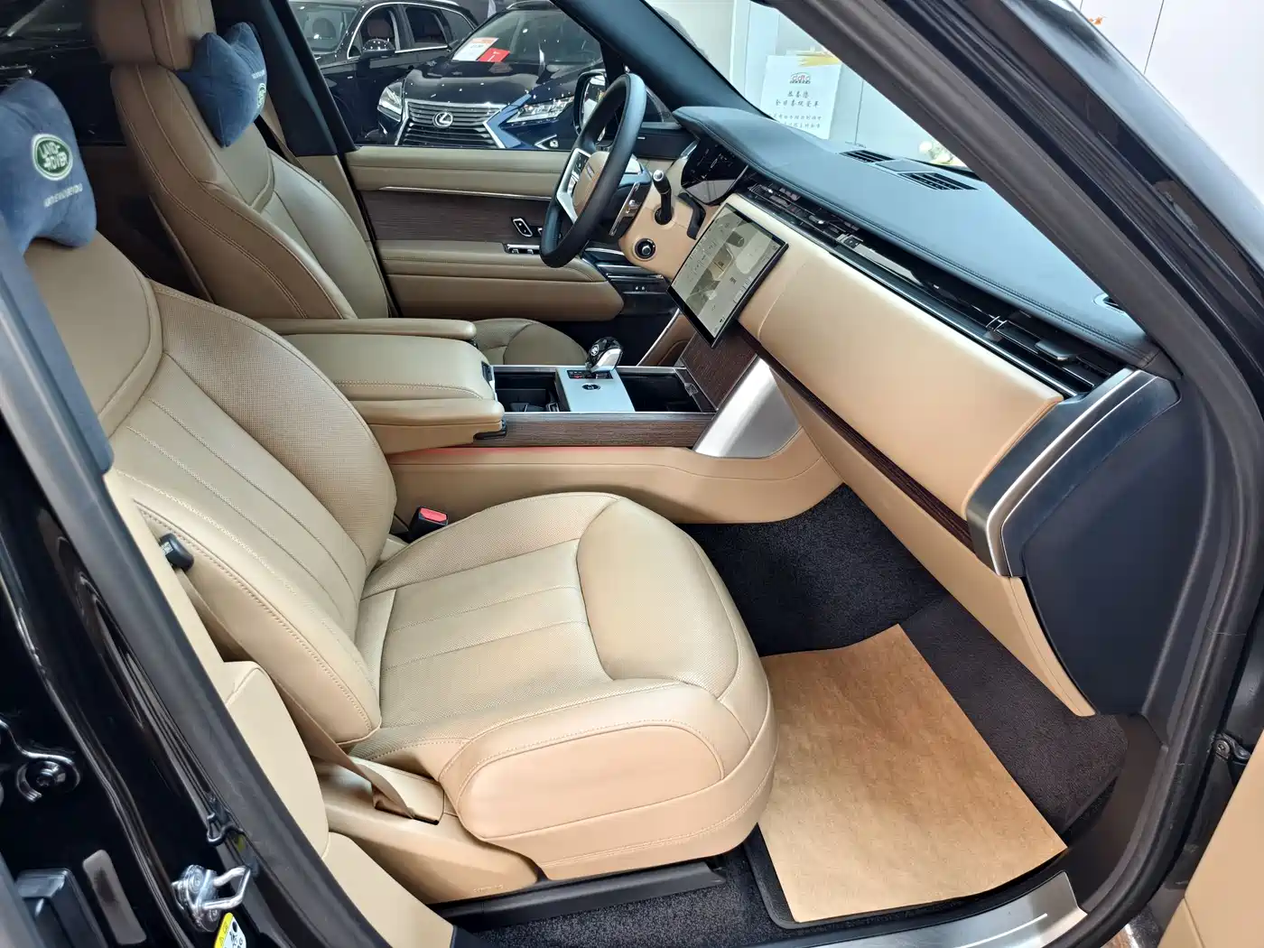 Land Rover Range Rover 2025 3.0 L6 400PS Flourishing Era Extended Wheelbase 7-Seater фото 6