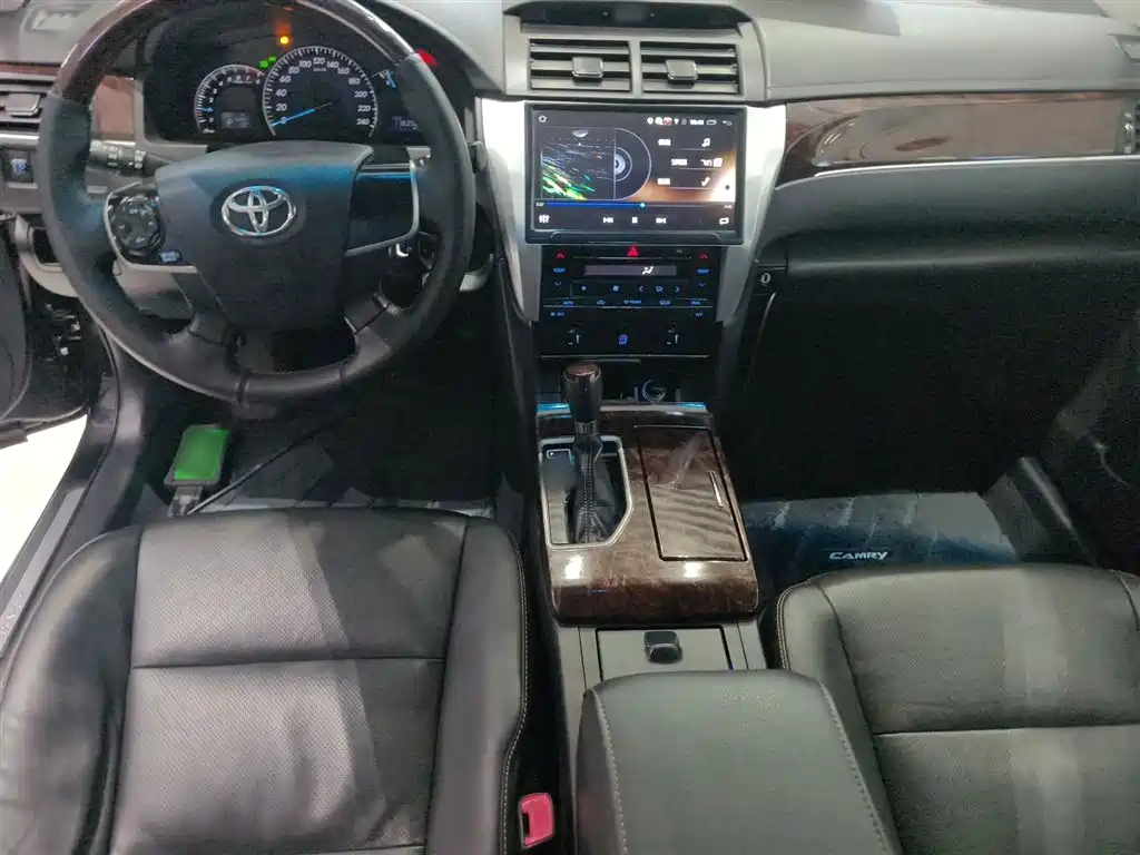 Toyota Camry 2016 2.0G 10th Anniversary Leading Edition фото 6