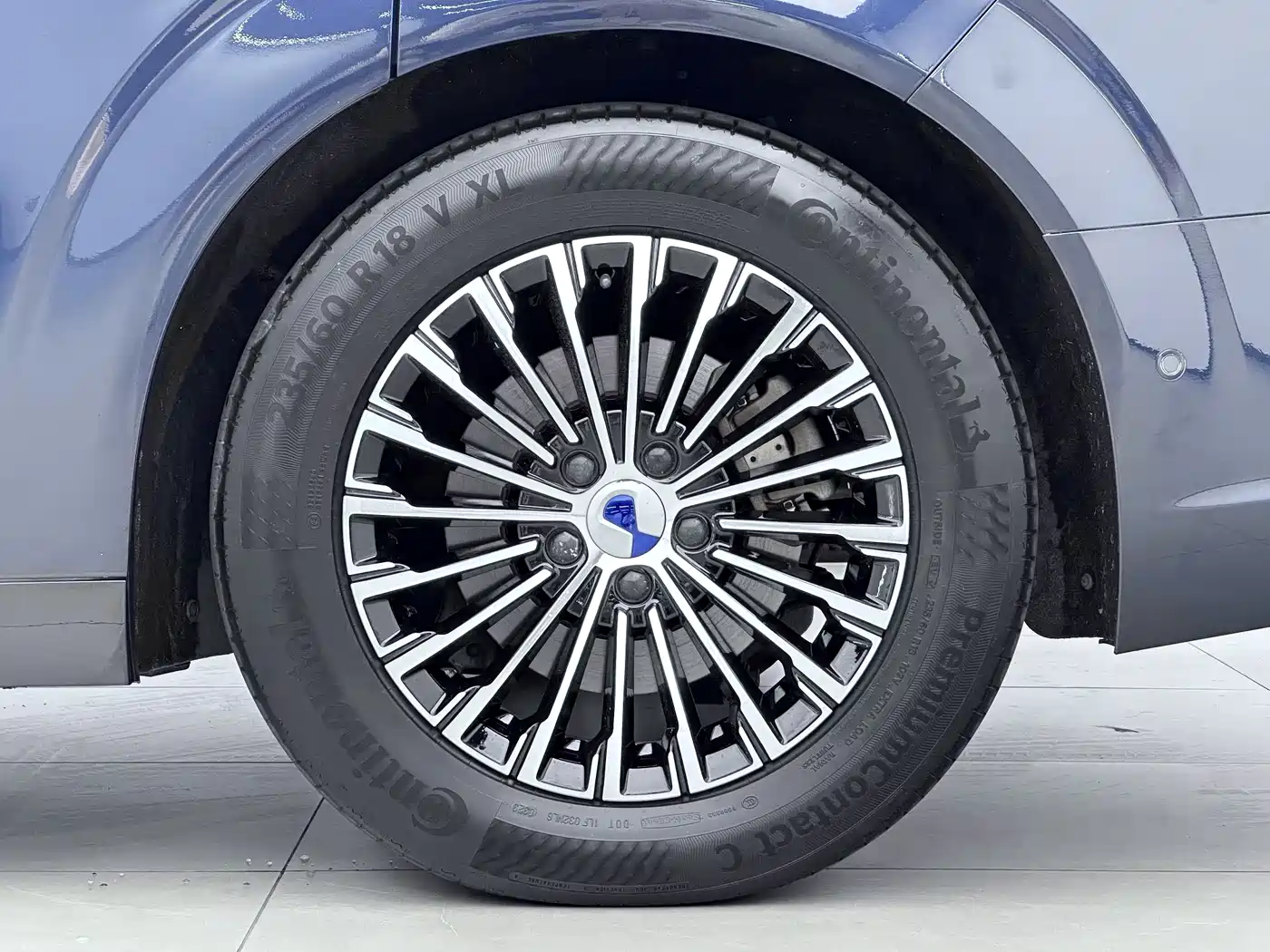 Denza D9 2023 2022 DM-i 970 AWD Flagship