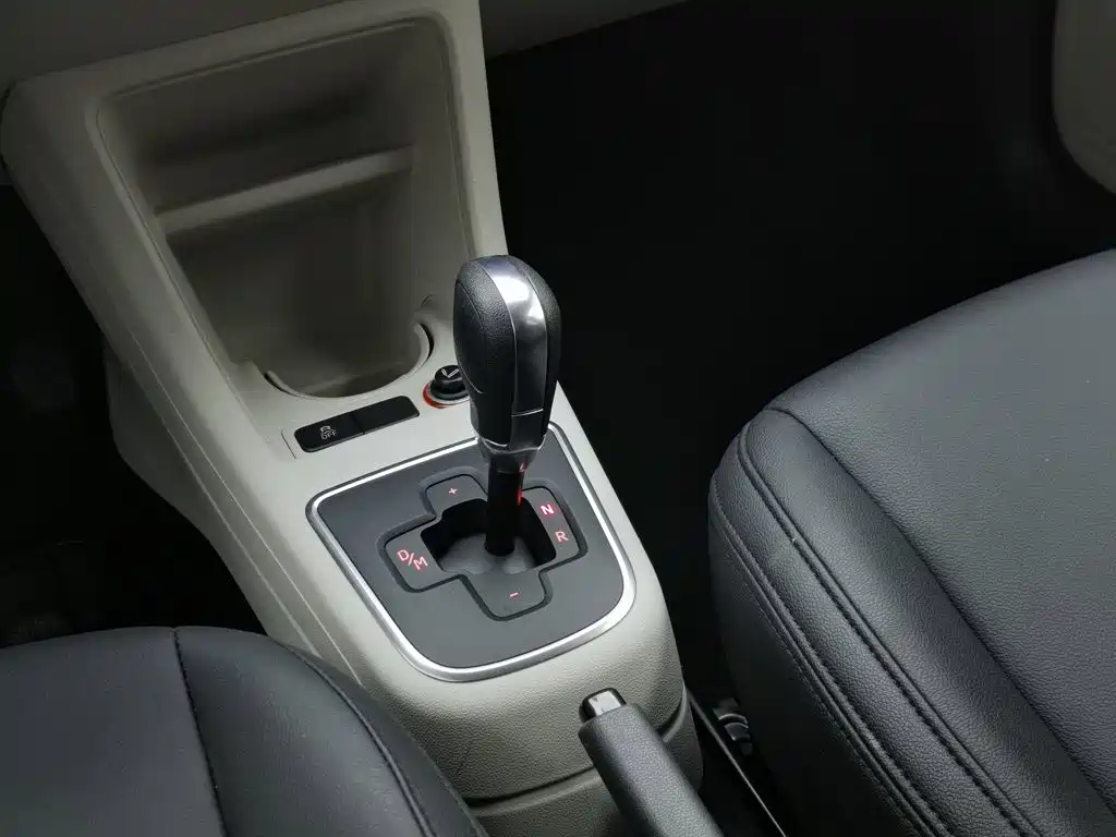 Volkswagen Volkswagen up! 2015 1.0L move up! 13