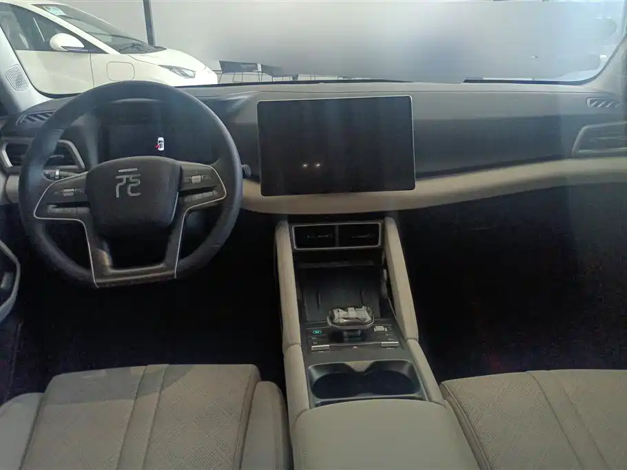 BYD Yuan UP 2024 401KM Leading Edition фото 12