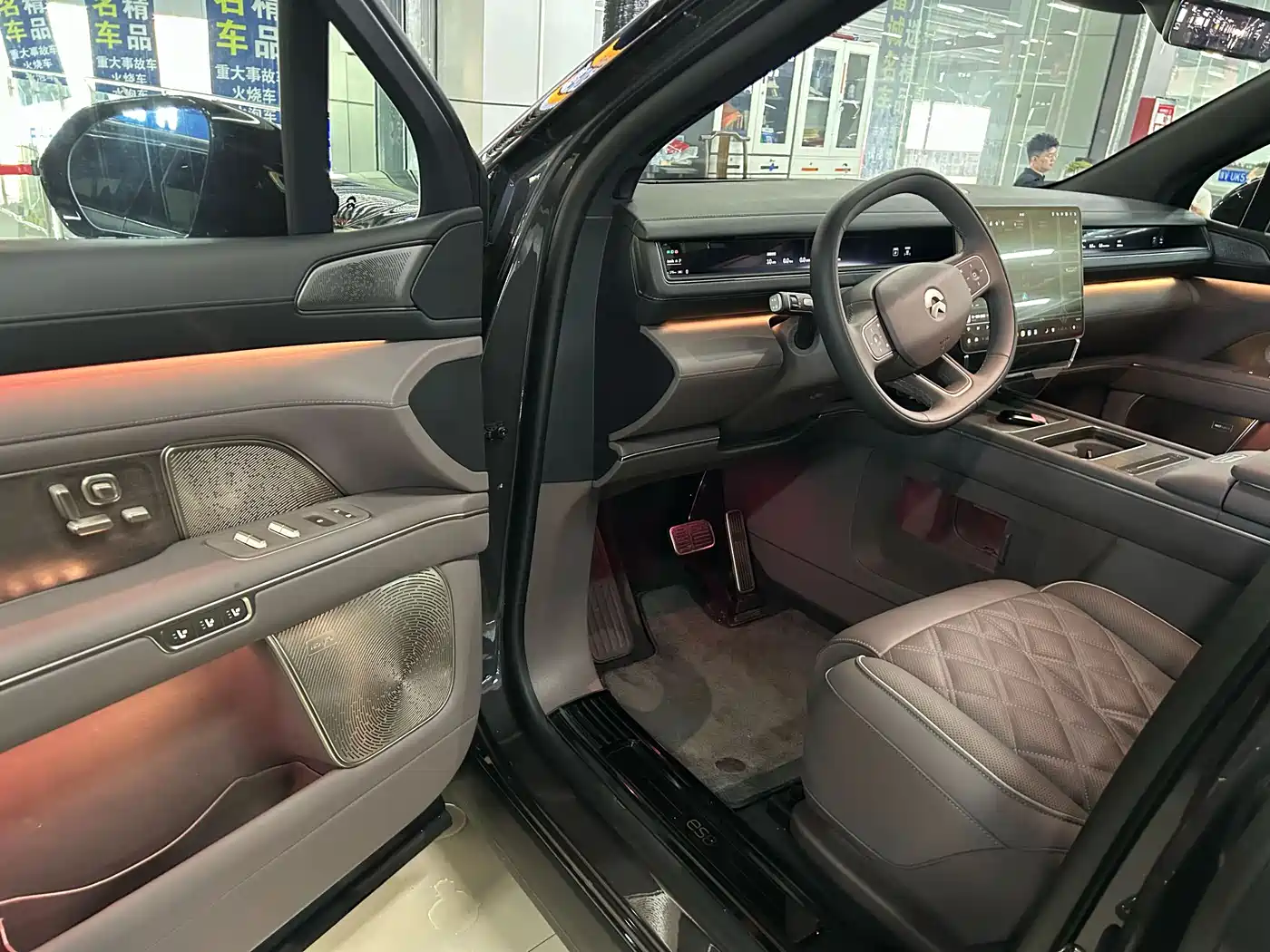 NIO ES8 2025 Model 6-Seat Executive Luxury Edition фото 12