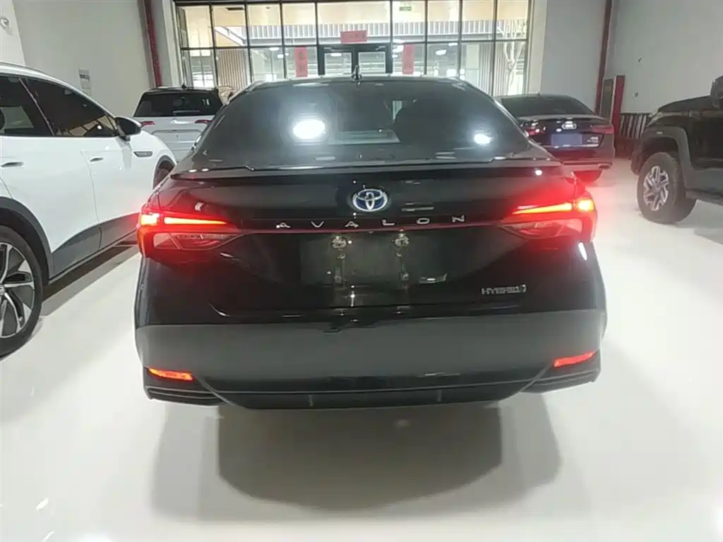 Toyota Avalon 2022 Hybrid 2.5L Luxury Edition фото 6