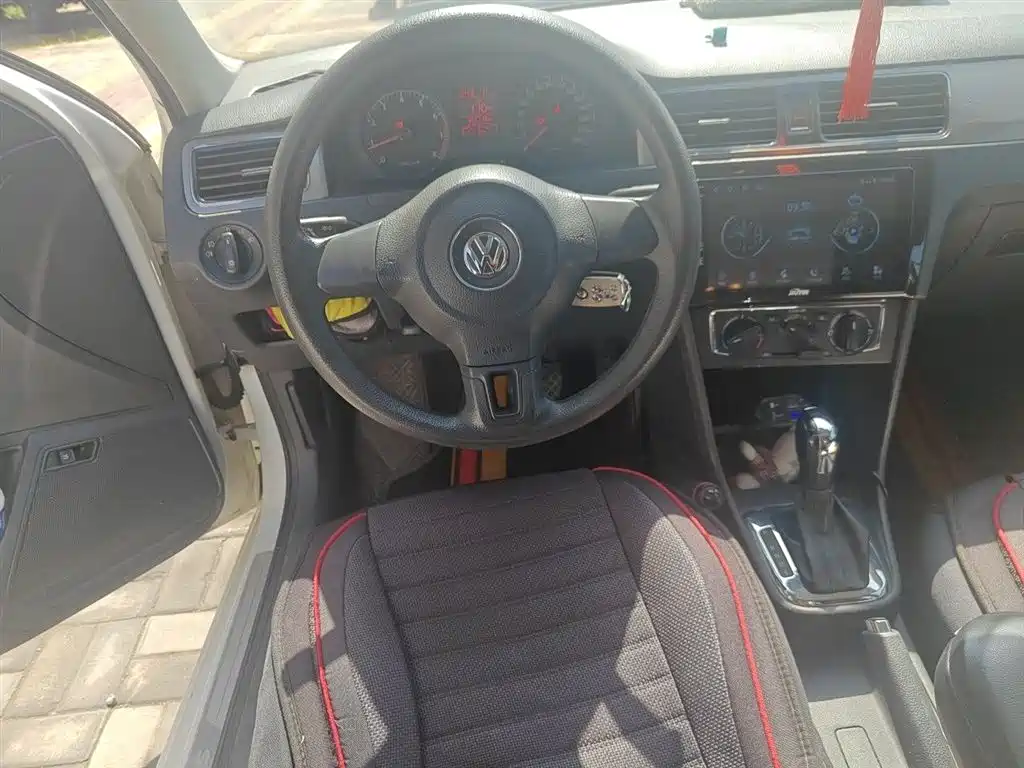 Volkswagen Santana 2015 1.6L Automatic Comfort Edition фото 7