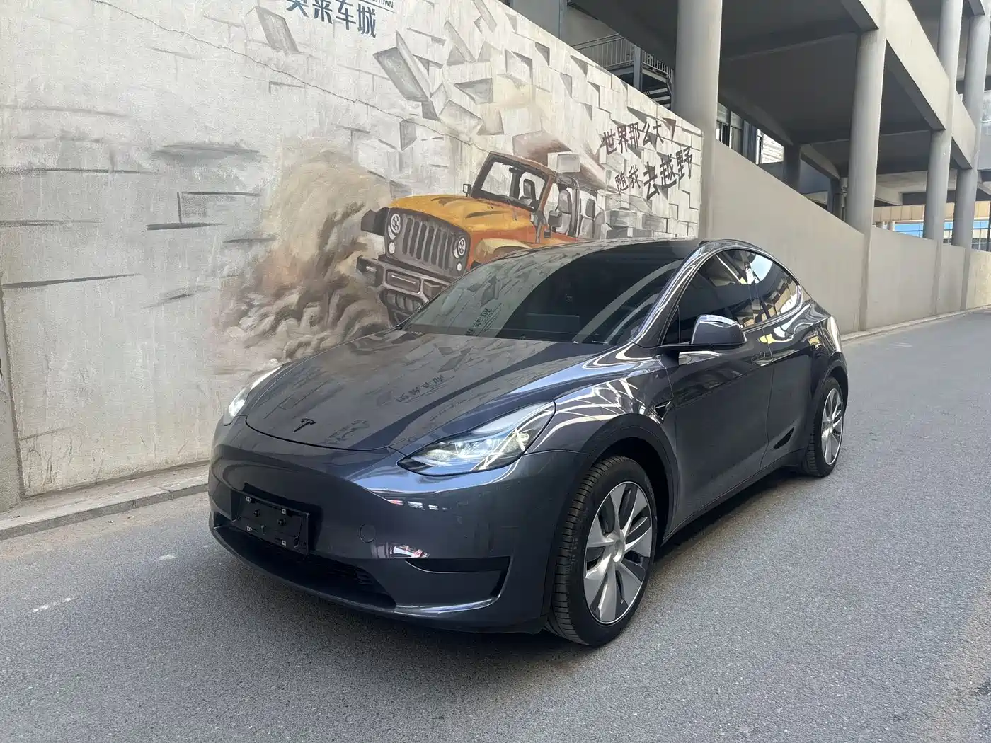 TESLA MODEL Y