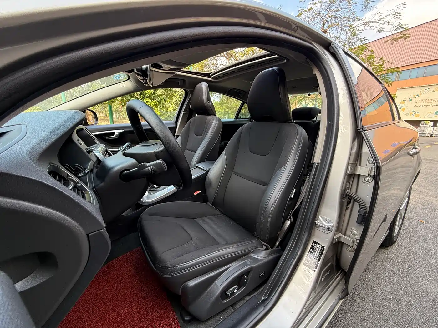 Photo 9 - Volvo S60