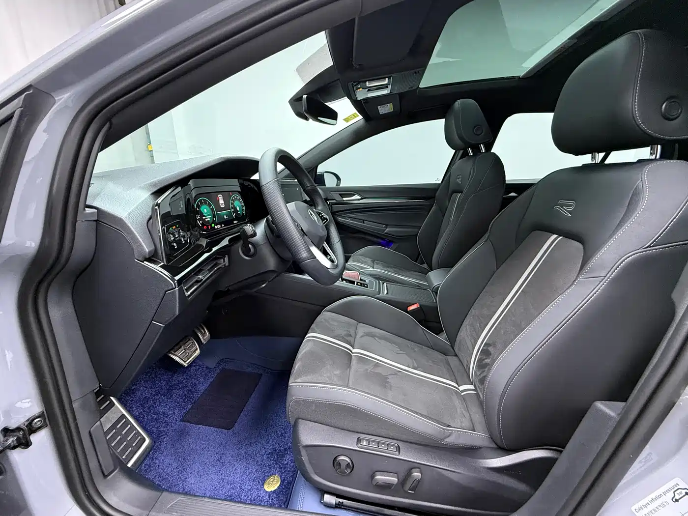 Volkswagen Golf 2023 Model 280TSI DSG R-Line фото 10