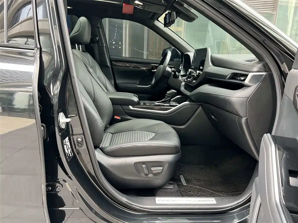 Toyota Crown Kluger 2021 2.5L HEV 4WD Premium фото 10