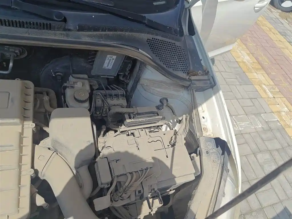 Volkswagen Santana 2015 1.6L Automatic Comfort Edition фото 24
