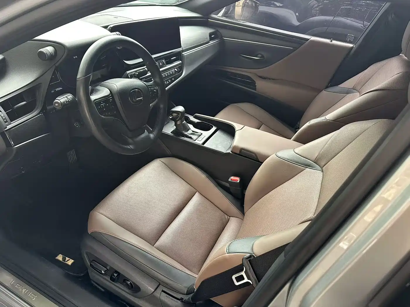 Lexus ES 2022 200 Excellence Edition фото 4