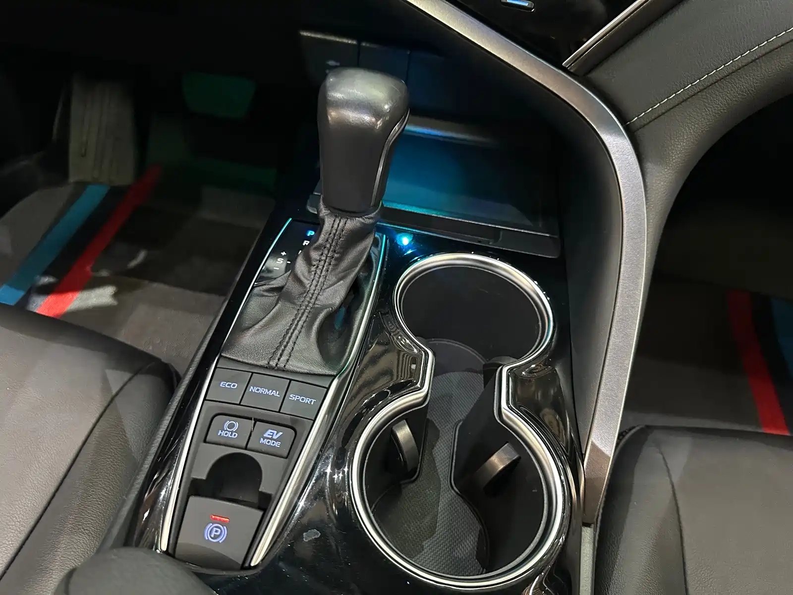 Photo 9 - Toyota Camry