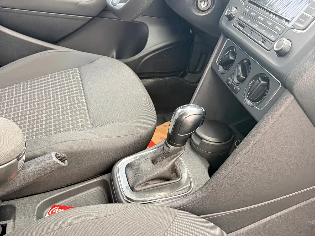 Volkswagen Polo 2015 2016 1.6L Automatic Comfort