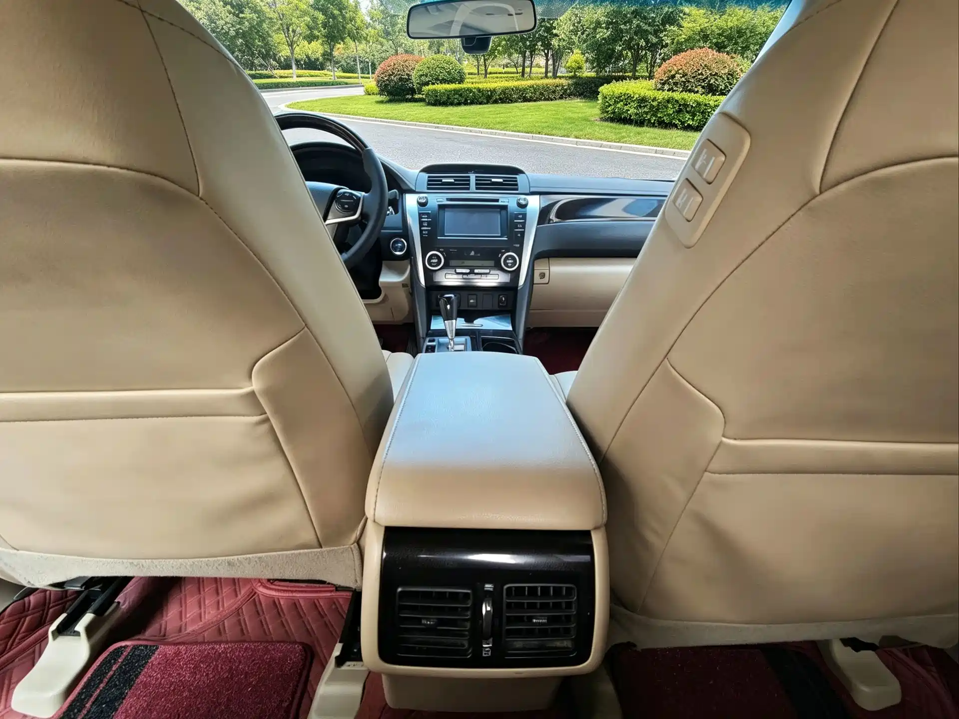 Photo 9 - Toyota Camry