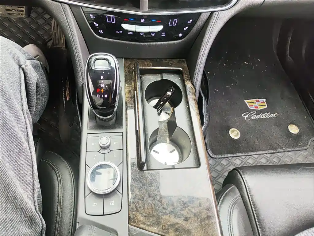 CADILLAC CT6