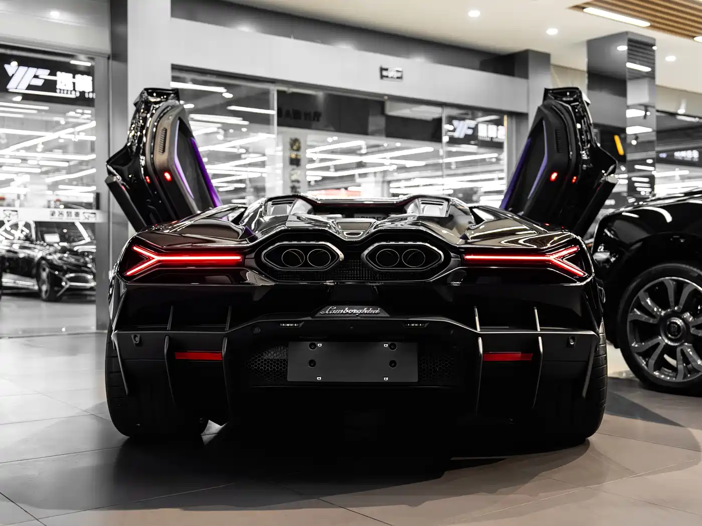 LAMBORGHINI REVUELTO