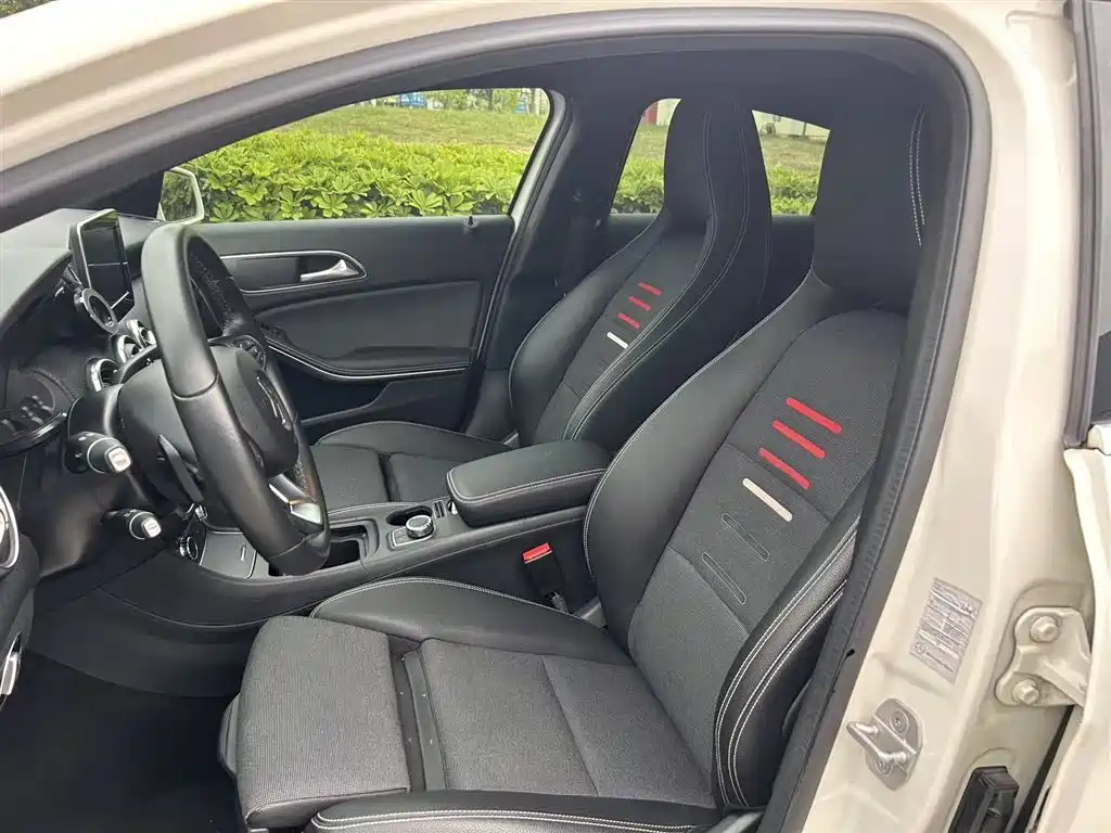 Mercedes-Benz A-Class (Import) 2017 Facelift A 200 Dynamic фото 13