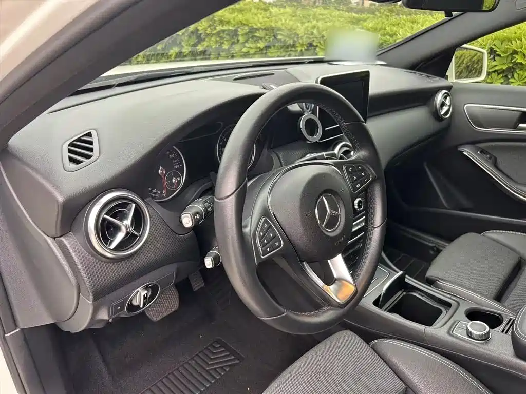 Mercedes-Benz A-Class (Import) 2017 Facelift A 200 Dynamic фото 16