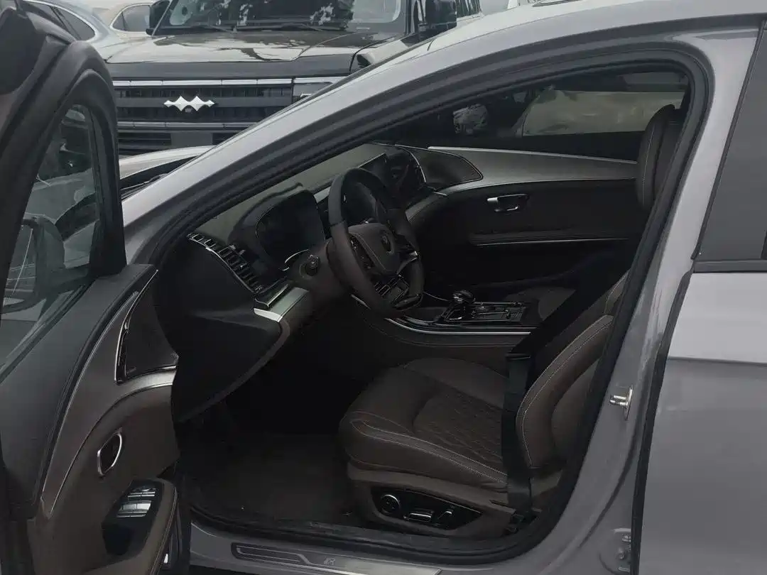 BYD Han 2025 DM-i 125KM Premium фото 9