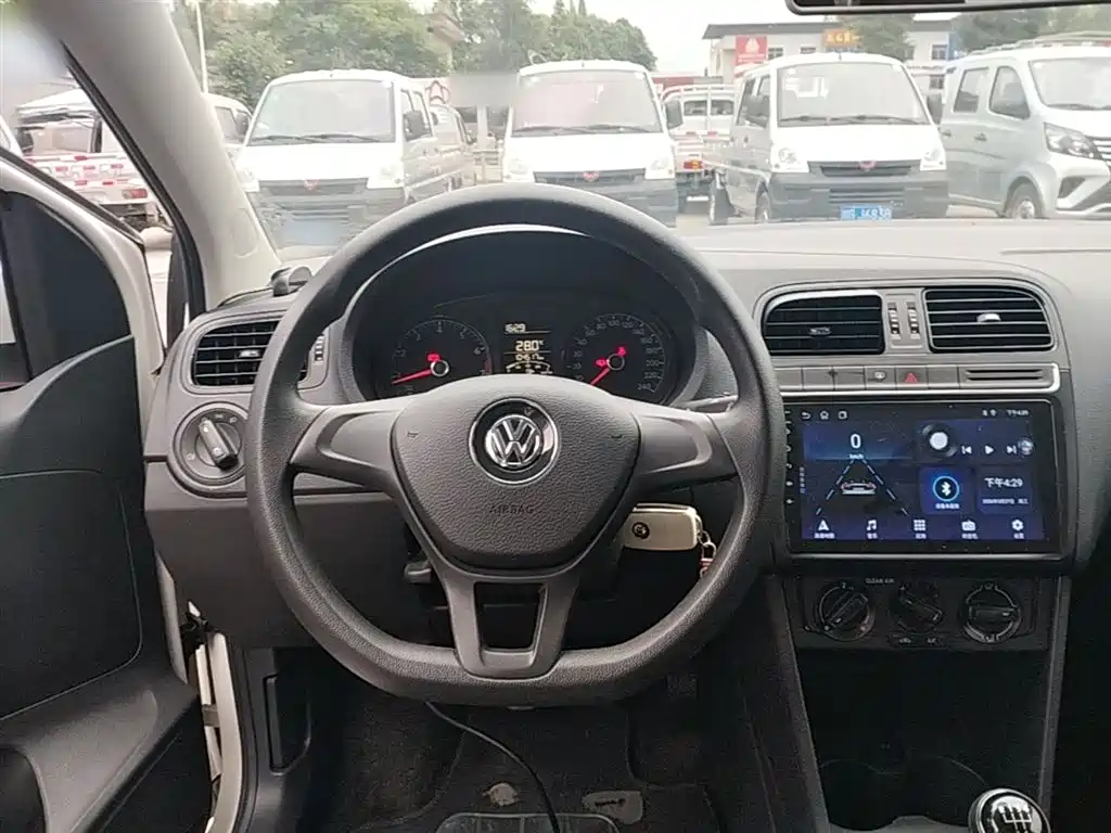 Volkswagen Polo 2016 1.4L Manual Trend фото 11