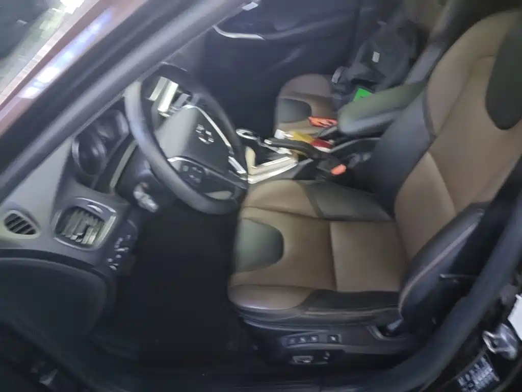 Volvo V40 2018 2017 Cross Country T3 Inscription