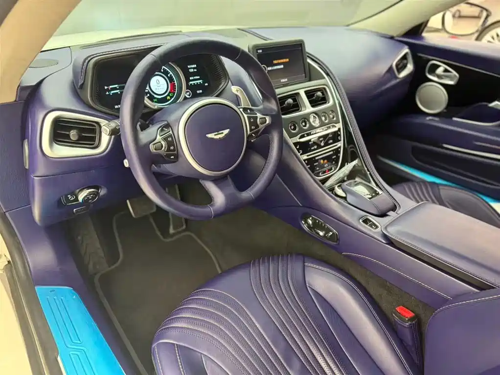 Фото 4 - Aston Martin DB11