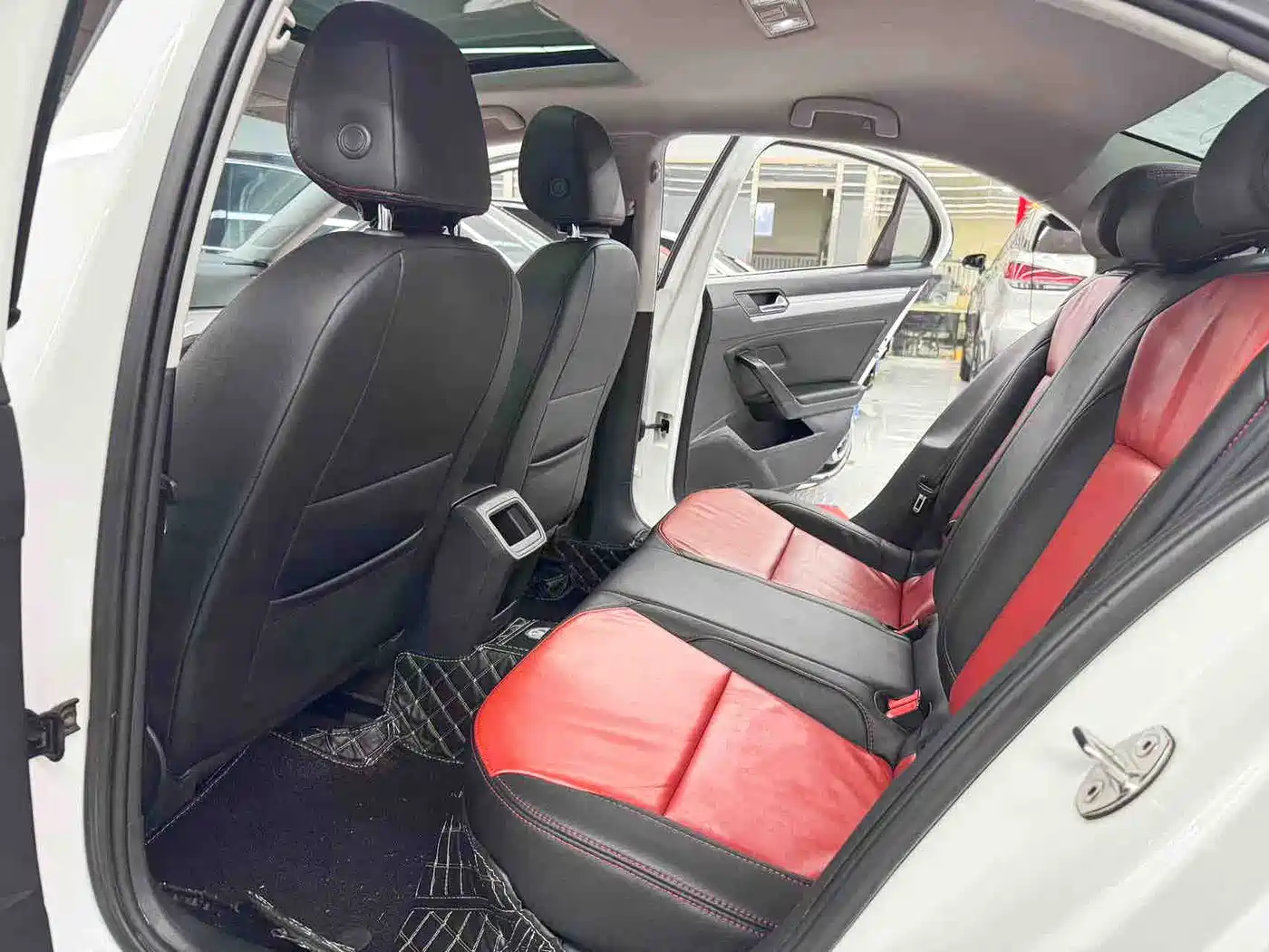 Volkswagen Lamando 2017 230TSI DSG Trend Edition фото 8