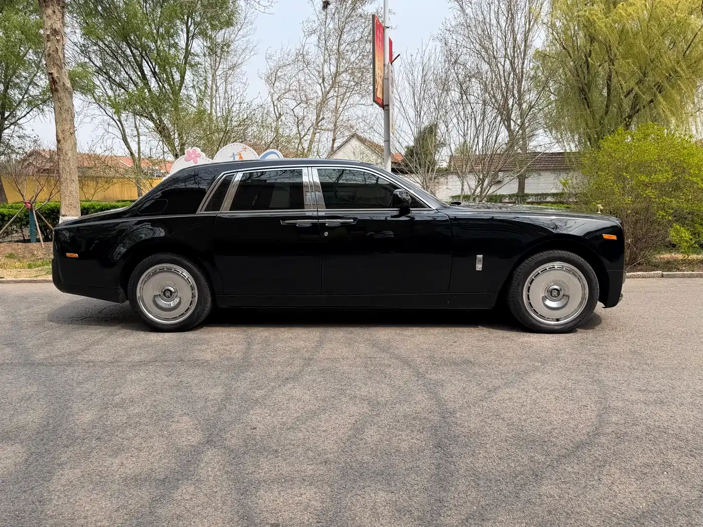 Rolls-Royce Phantom 2004 Model 6.7L Standard Version фото 3