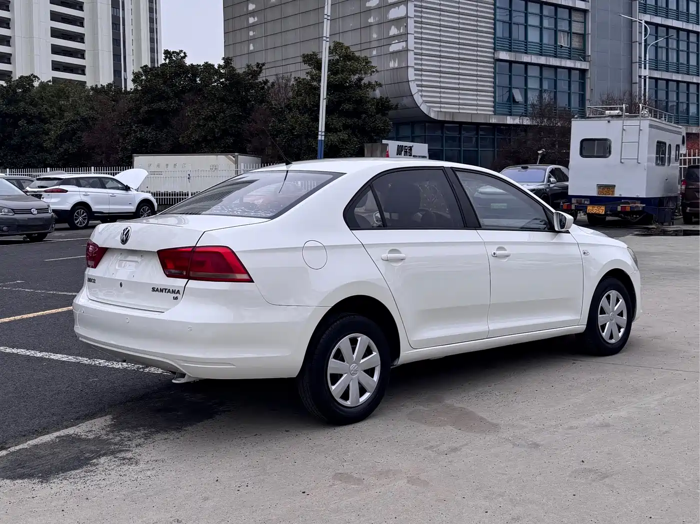 Volkswagen Santana 2013 1.6L Automatic Trend Edition фото 4