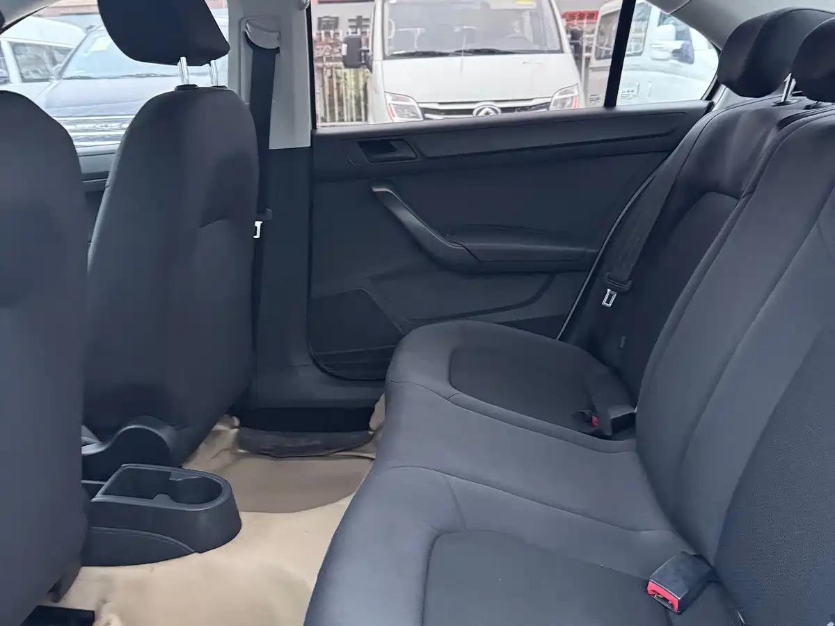 Volkswagen Santana 2013 1.6L Automatic Trend Edition фото 14