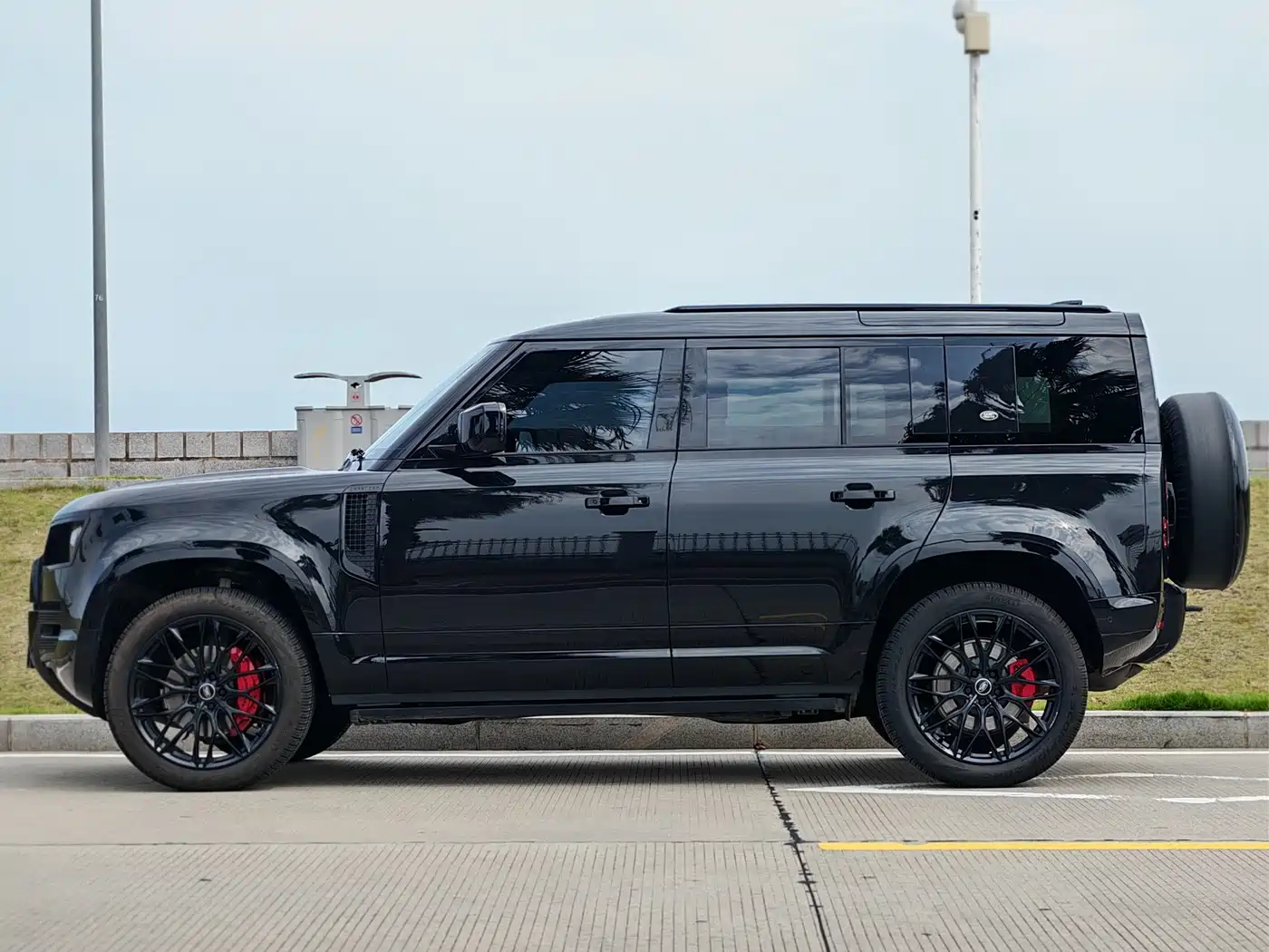 Land Rover Defender 2024 110 3.0T P400 X-DYNAMIC HSE фото 4