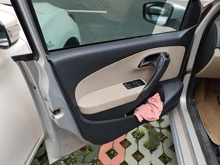 Volkswagen Polo 2013 1.4L Automatic Comfort Edition фото 7