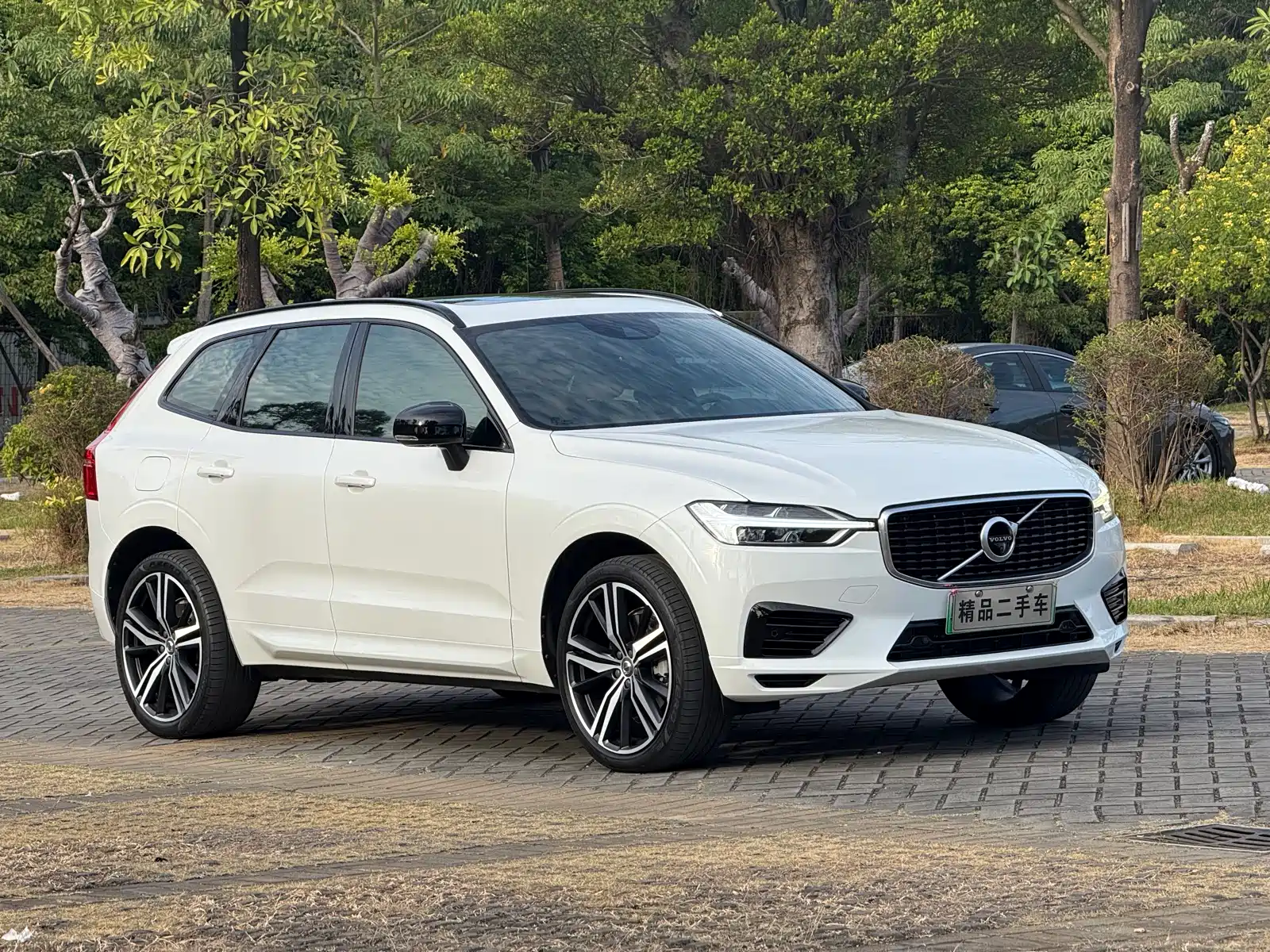 Фото 3 - Volvo XC60 Plug-in Hybrid