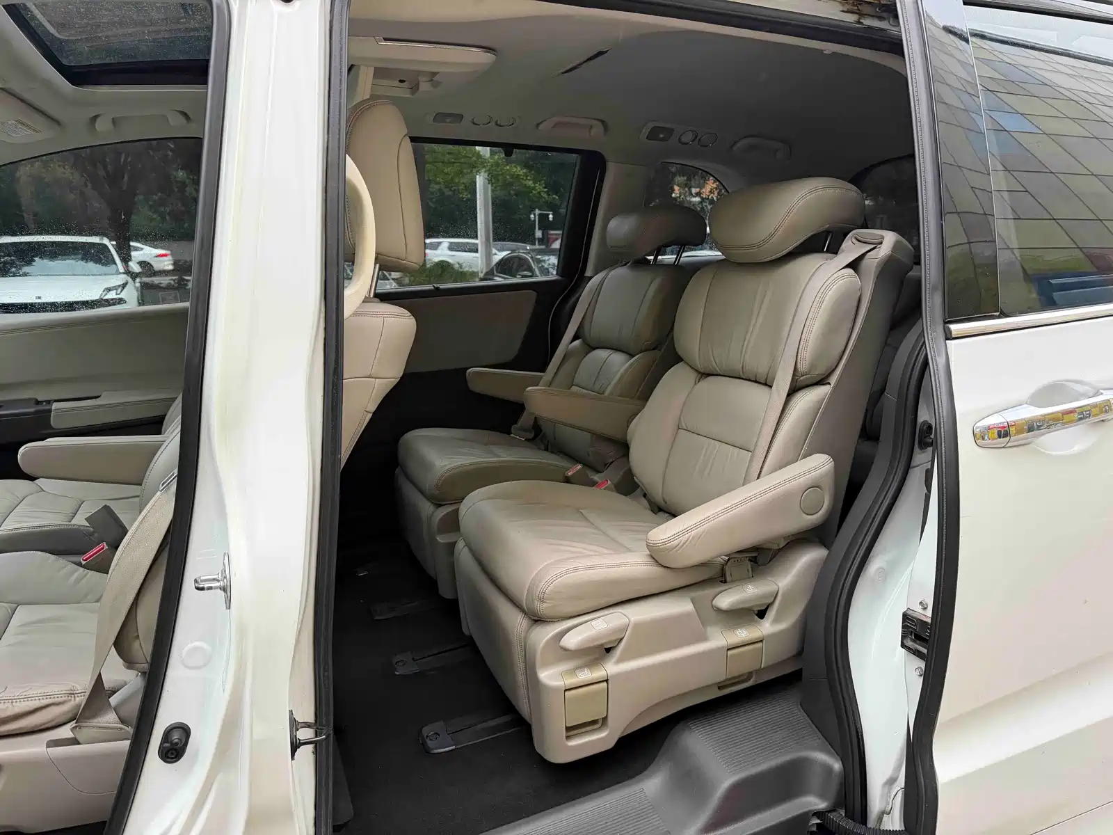 Photo 7 - Honda Odyssey