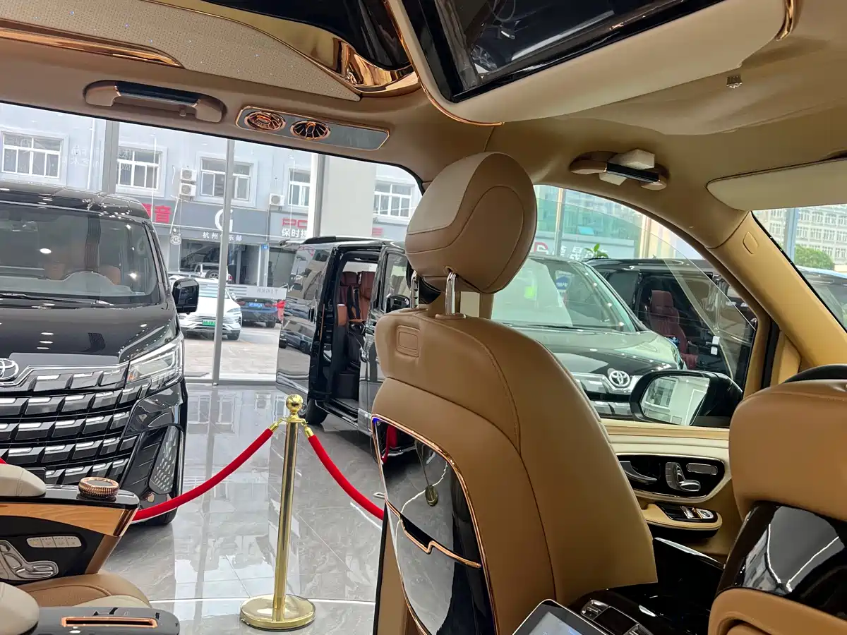 Mercedes-Benz V-Class 2024 V 300 L Long Wheelbase Premium фото 8