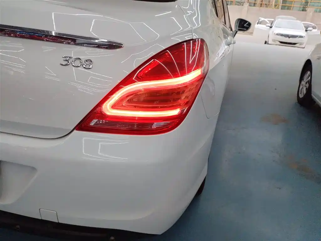 Peugeot 308 2014 Model Joy Edition Classic 1.6L Automatic Trend Style фото 8