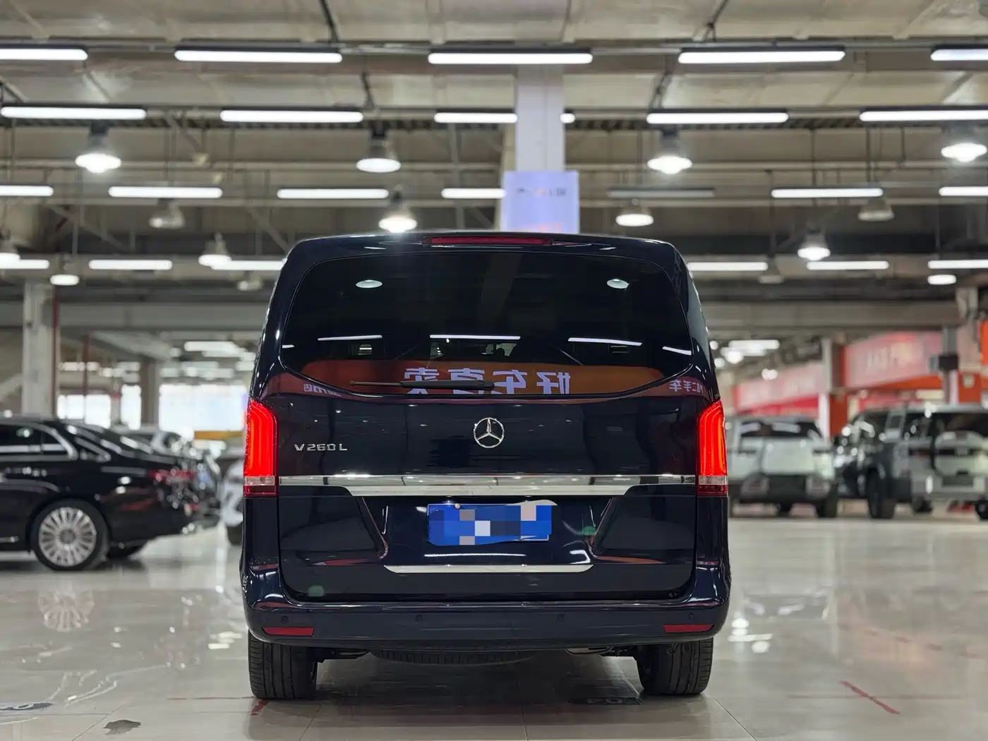 Mercedes-Benz V-Class 2017 Model V 260 L Ultimate Collection Edition фото 4