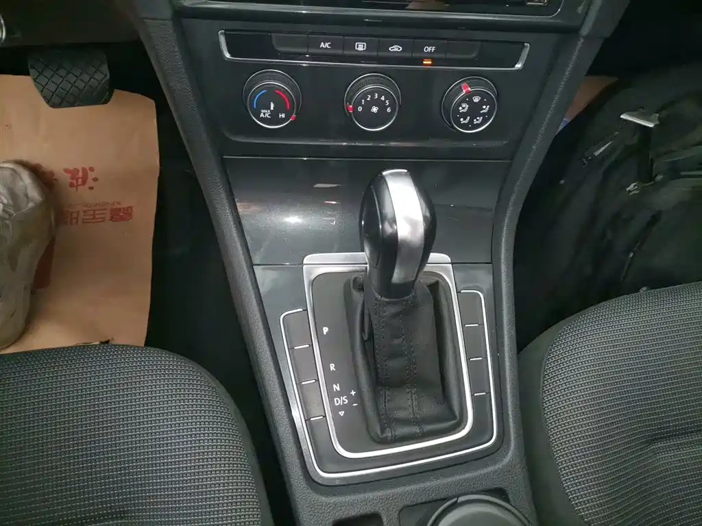 Volkswagen Golf 2019 1.6L Auto Comfort (China V) фото 14