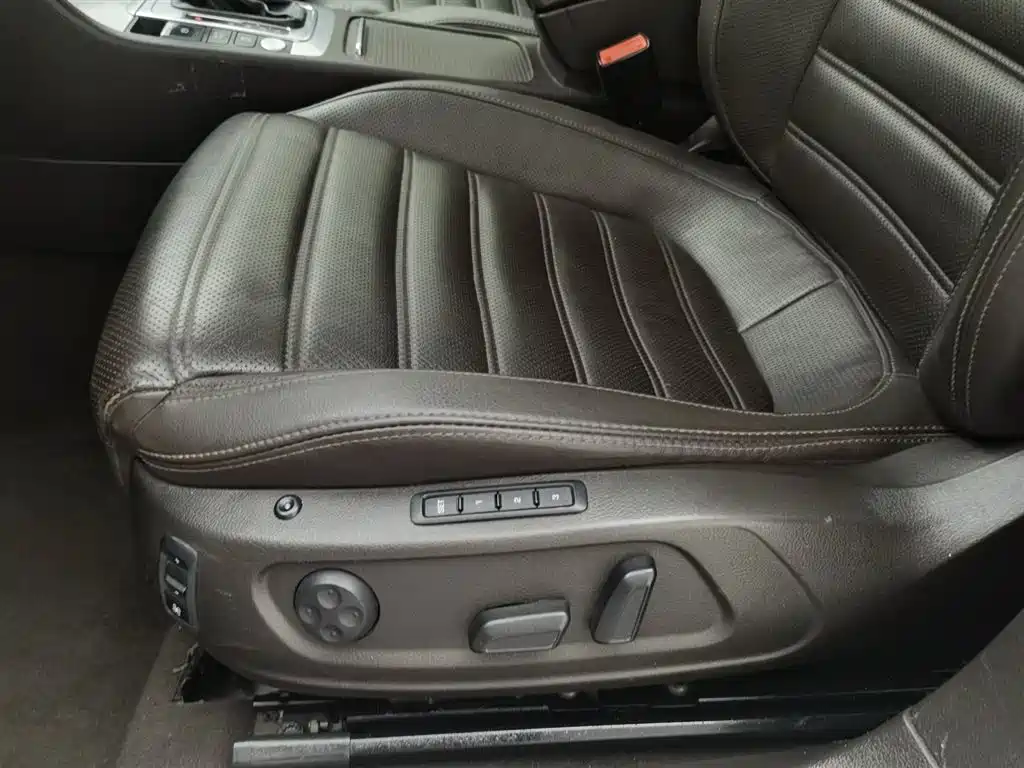 Volkswagen FAW-Volkswagen CC 2018 2.0TSI Luxury фото 20