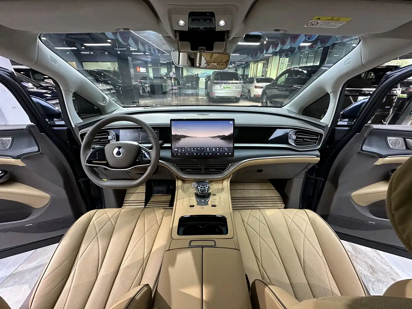 Denza D9 2022 DM-i 970 AWD Flagship фото 20