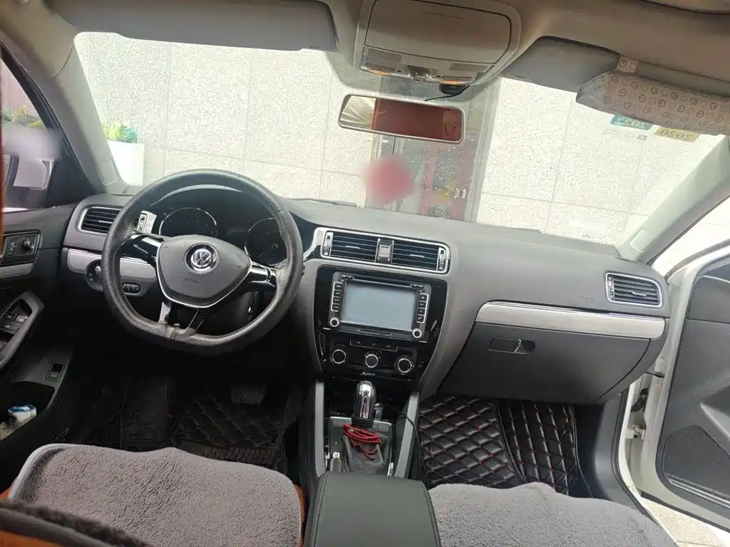 Volkswagen Sagitar 2015 1.6L Automatic Comfort фото 13