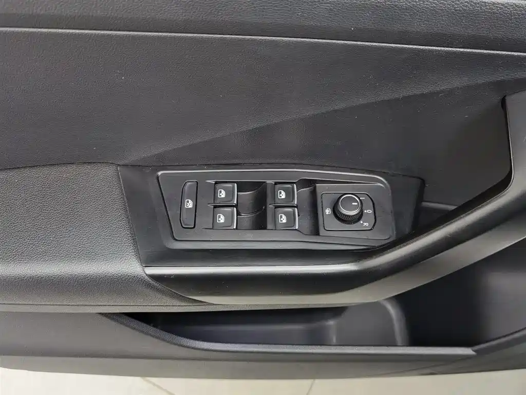 Volkswagen T-ROC 2021 280TSI DSG 2WD Comfort Connected фото 9