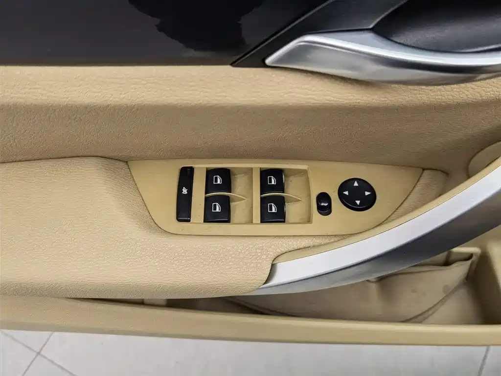 BMW X1 (Import) 2012 sDrive18i Luxury фото 9