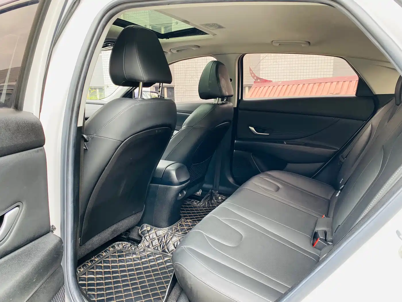 Hyundai Elantra 2022 1.5L CVT GLS Leading Edition фото 12