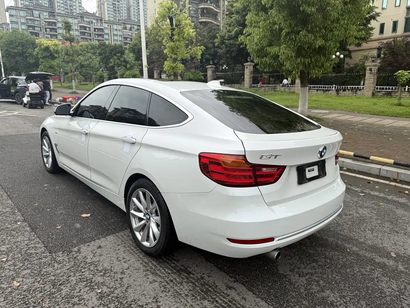 BMW 3 Series GT 2013 320i Style Design Package фото 6