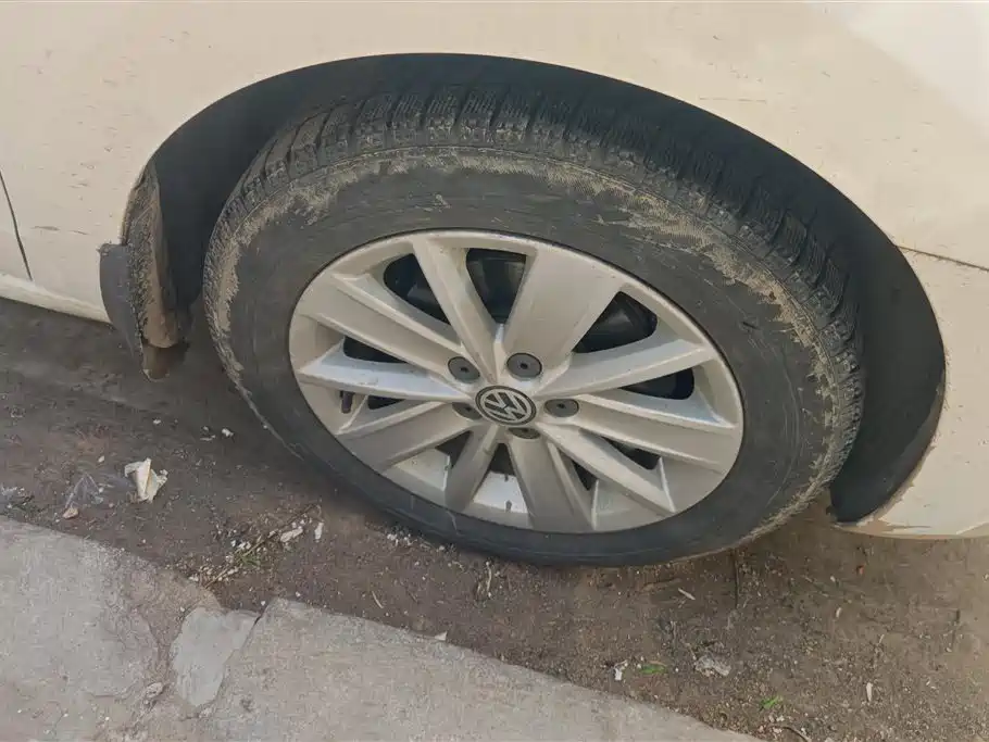 Volkswagen Jetta 2015 1.6L Manual Trend фото 6