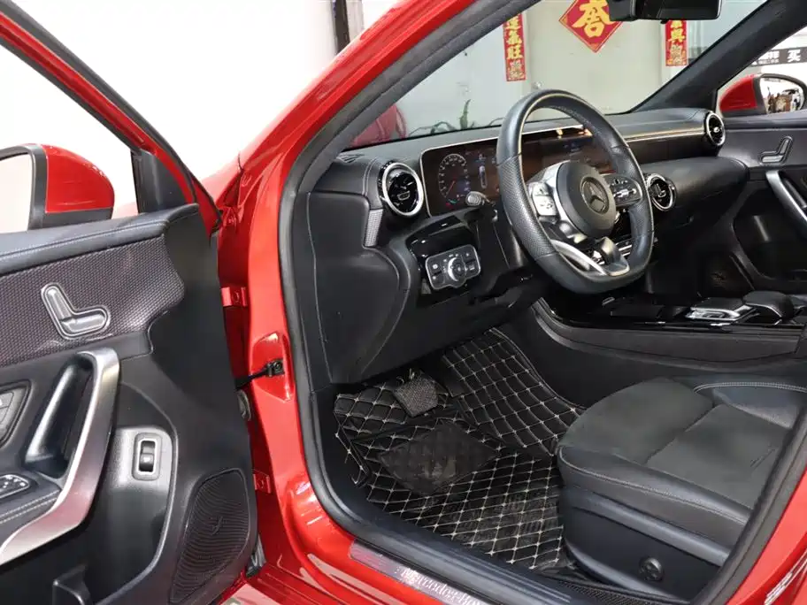 Mercedes-Benz A-Class 2019 A 200 L Sport Sedan фото 9