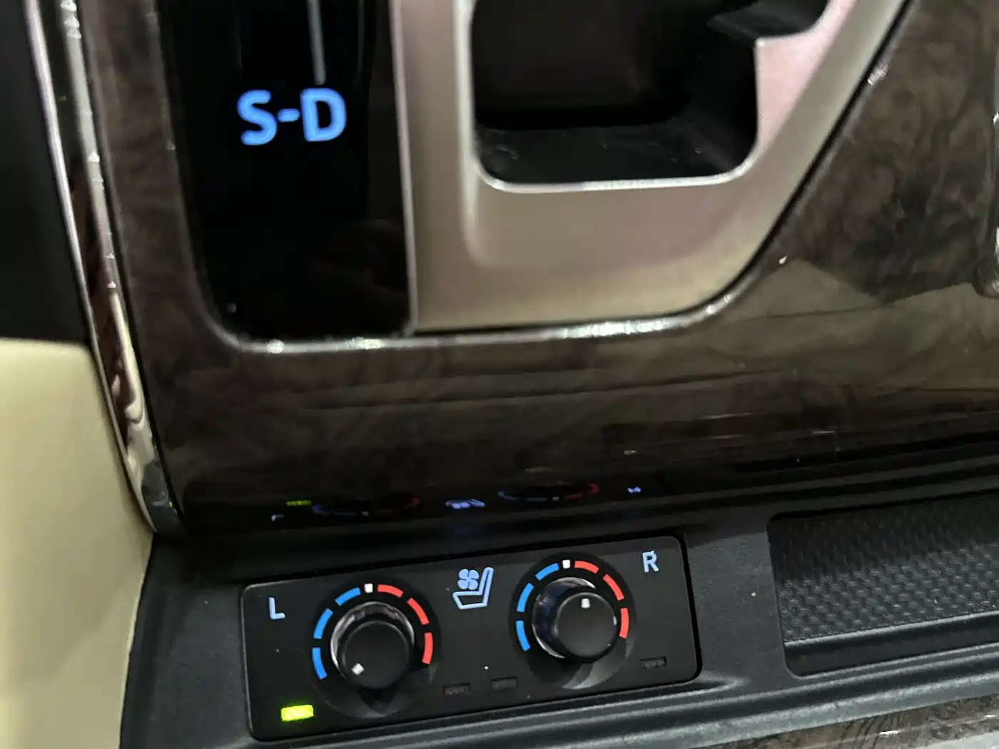 Toyota Vellfire 2023 Crown Hybrid 2.5L HV Premium фото 9
