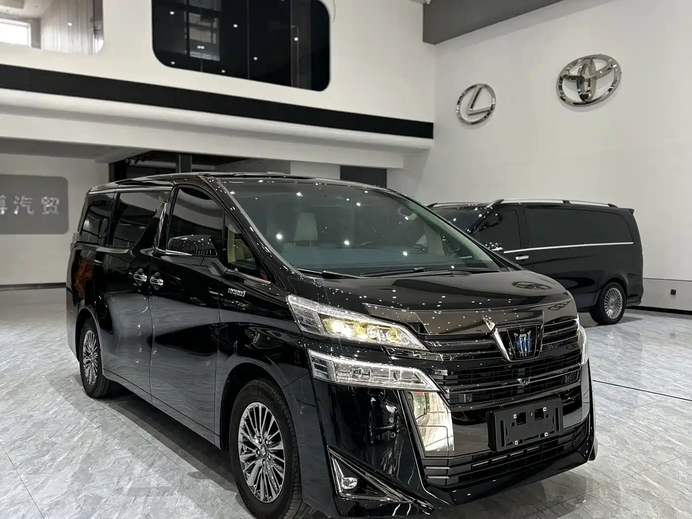 Toyota Vellfire 2023 Crown Hybrid 2.5L HV Premium фото 3