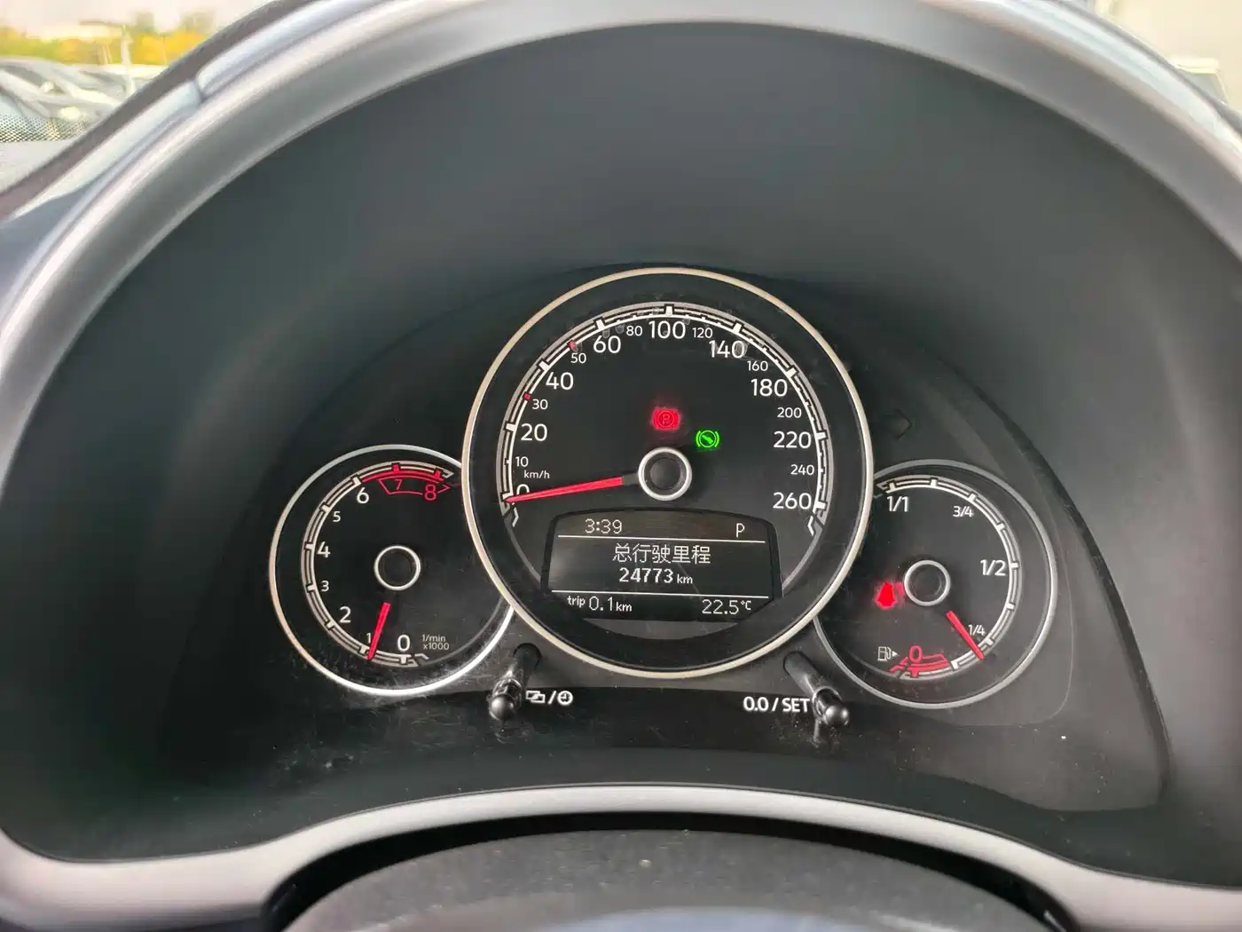 Volkswagen Beetle 2018 180TSI Charming Red Edition фото 8